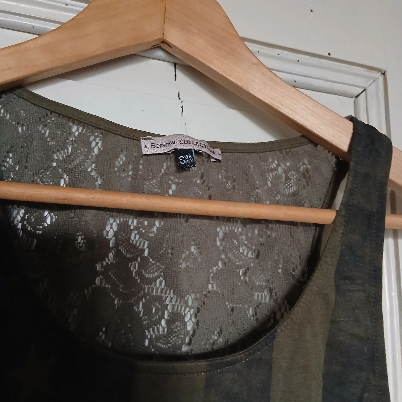 Camiseta sin mangas caqui con estampado de bandera estadounidense de encaje - Bershka talla S – photo 7